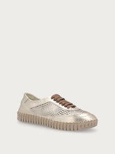 Sneaker aus gelasertem laminiertem Leder - Platin | FRAU