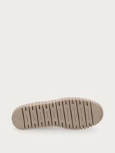 Sneaker aus gelasertem laminiertem Leder - Platin | FRAU