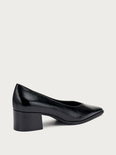 Almond-Cut pumps in shiny creased-effect leather - Black | FRAU