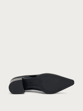 Almond-Cut pumps in shiny creased-effect leather - Black | FRAU