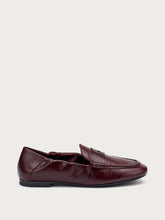 Creased semi-polished leather ruched loafers - Bordeaux | FRAU