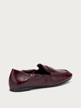 Creased semi-polished leather ruched loafers - Bordeaux | FRAU