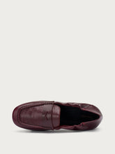 Creased semi-polished leather ruched loafers - Bordeaux | FRAU
