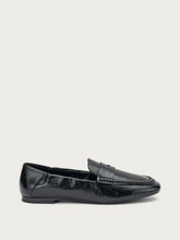 Creased semi-polished leather ruched loafers - Black | FRAU