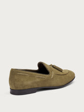 Mocassino elegante in suede con nappine - Planet | FRAU