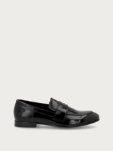 Mocassino elegante in pelle lucida - Nero | FRAU