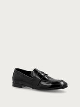 Mocassino elegante in pelle lucida - Nero | FRAU