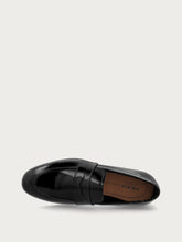 Mocassino elegante in pelle lucida - Nero | FRAU