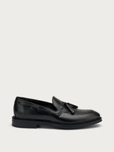 Polished leather loafers with tassels - Black | FRAU