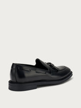 Polished leather loafers with tassels - Black | FRAU