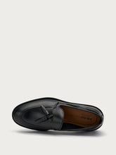 Polished leather loafers with tassels - Black | FRAU