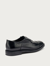 Elegant leather Oxford shoes - Black | FRAU