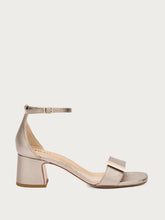 Sandalo in pelle laminata con tacco - Bronzo | FRAU