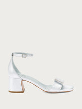 Sandalo in pelle laminata con tacco - Argento | FRAU