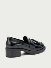 Polished leather loafers with tassels - Black | FRAU