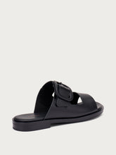 Pantoletten aus Leder mit Schnalle in abgestimmter Farbe - Schwarz | FRAU