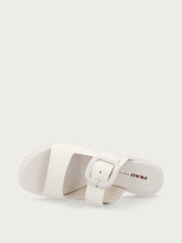 Pantoletten aus Leder mit Schnalle in abgestimmter Farbe - Off White | FRAU