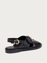 Leather sandals with round buckle - Black | FRAU