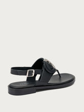 Sandalo infradito con fibbia - Nero | FRAU