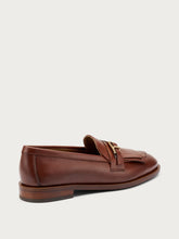 Elegant leather loafers with fringing - Tobacco | FRAU