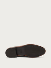 Elegant leather loafers with fringing - Tobacco | FRAU