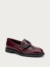 Creased polished leather loafers with buckle - Bordeaux | FRAU