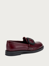 Creased polished leather loafers with buckle - Bordeaux | FRAU