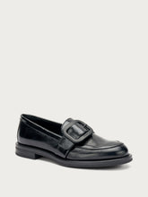 Creased polished leather loafers with buckle - Black | FRAU