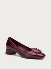 Creased-effect leather pumps with buckle - Bordeaux | FRAU