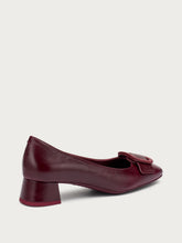 Creased-effect leather pumps with buckle - Bordeaux | FRAU