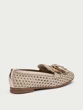 Mocassino in pelle laminata intrecciata con nappine - Platino | FRAU