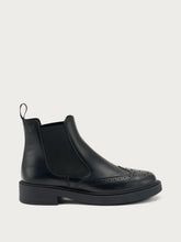 Chelsea boots with wing-tip detail - Black | FRAU