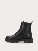 Anfibi donna in pelle nera con suola track - Nero | FRAU