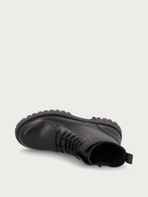 Anfibi donna in pelle nera con suola track - Nero | FRAU