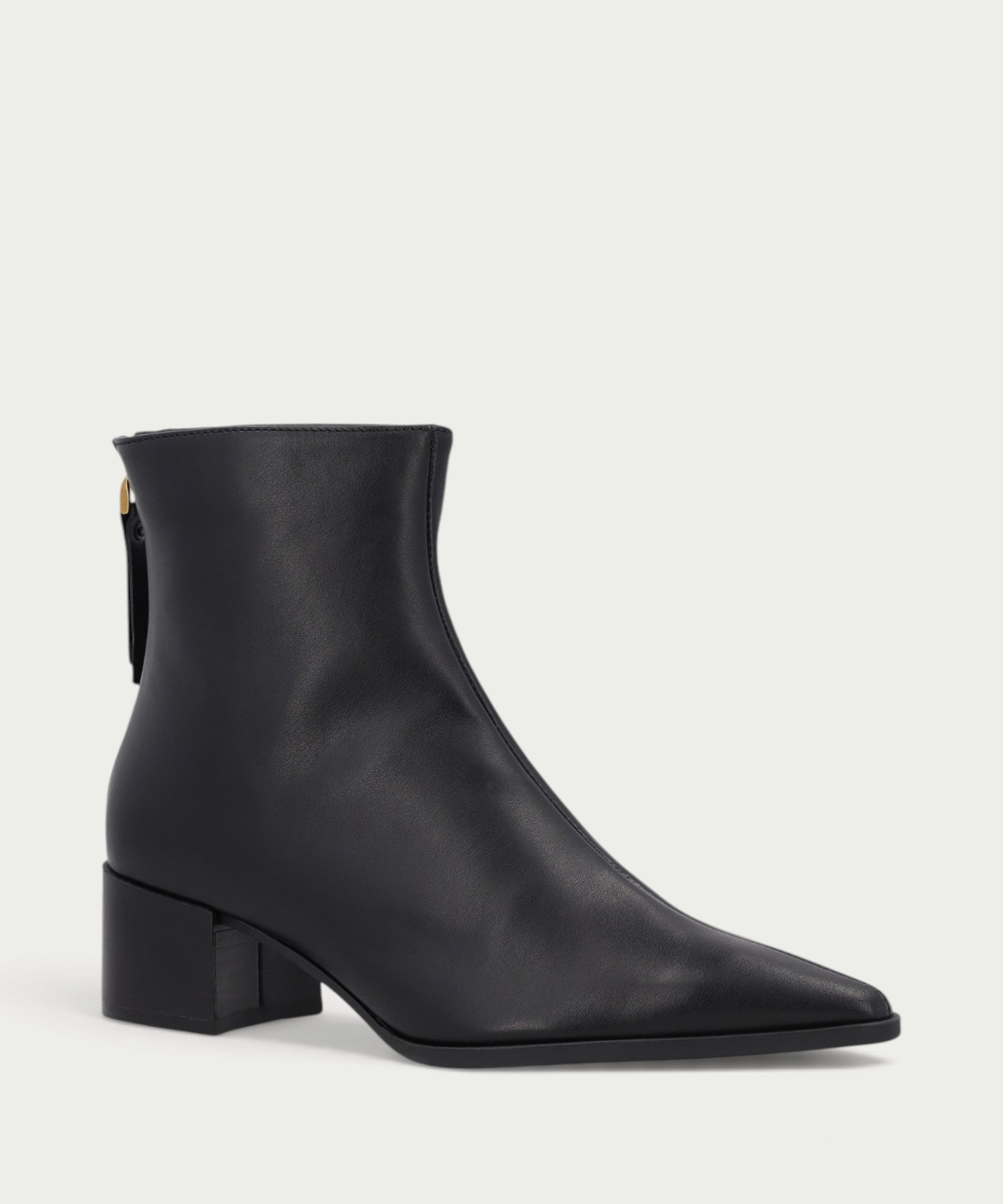 Elegant heeled ankle boots in black leather