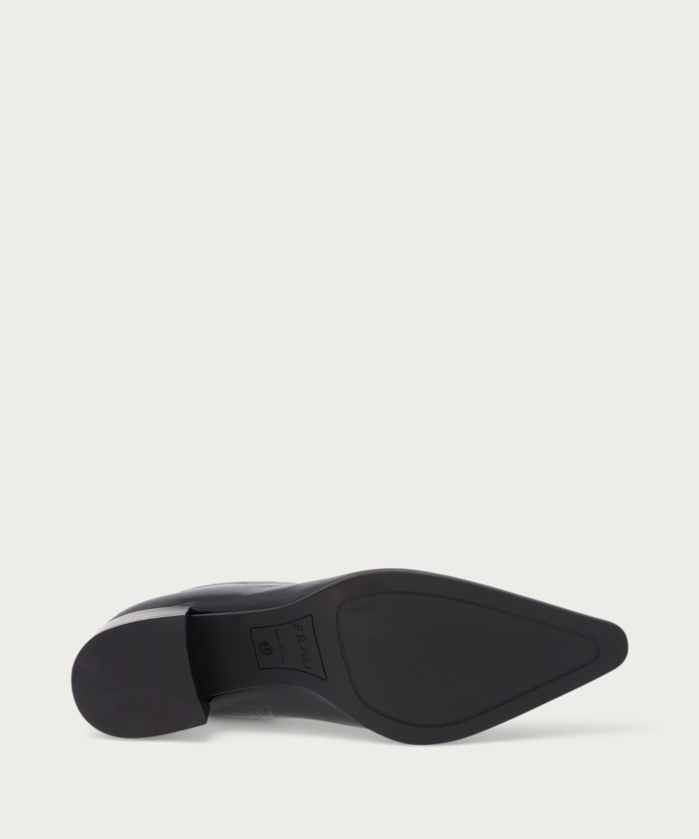 Elegant heeled ankle boots in polished black leather