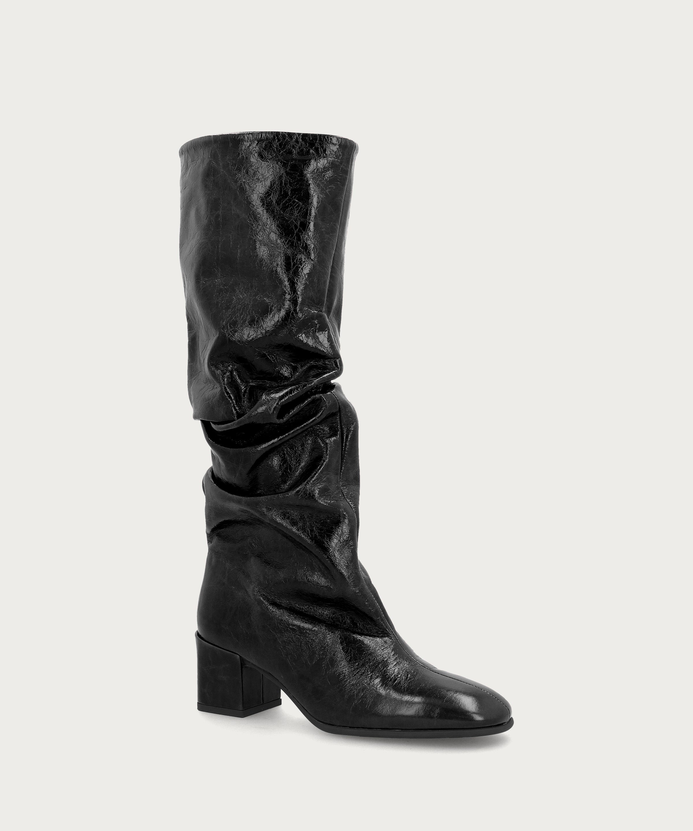 Heeled gathered boots in black polished leather