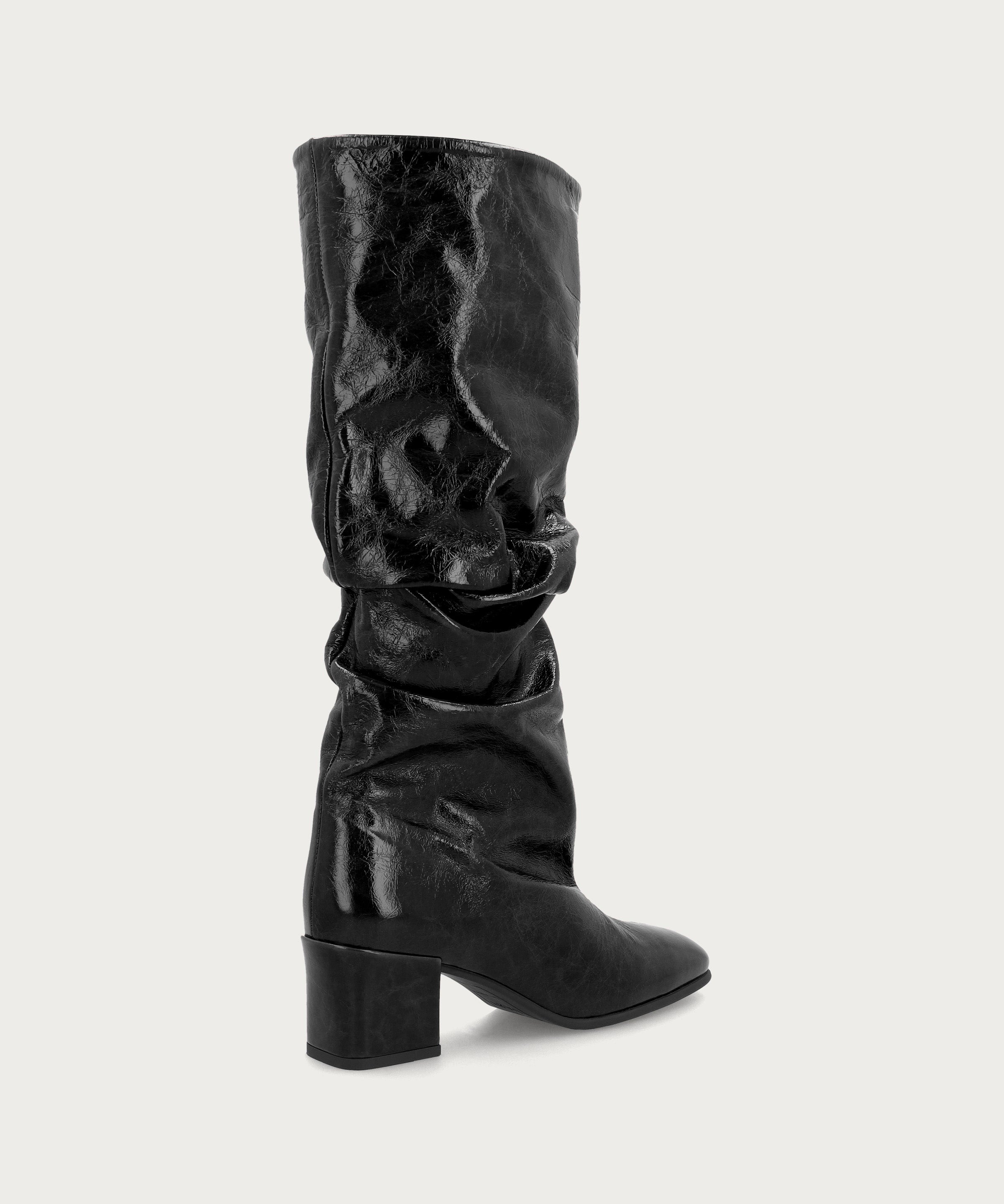 Heeled gathered boots in black polished leather
