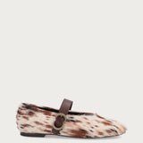 Ballerinas mit Riemchen aus Leder mit Ponyfell-Optik und Fleckenmuster