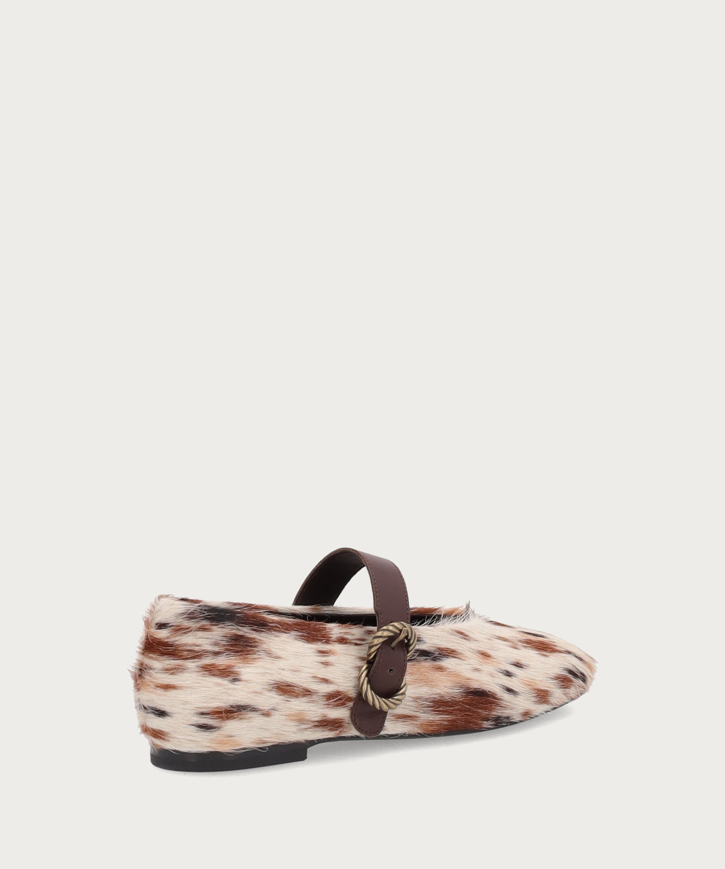 Ballerinas mit Riemchen aus Leder mit Ponyfell-Optik und Fleckenmuster