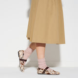 Ballerinas mit Riemchen aus Leder mit Ponyfell-Optik und Fleckenmuster