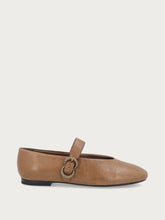 Beige vintage leather ballet flats with strap - Safari | FRAU