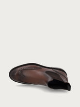 Men’s airbrushed brown leather Beatle boots with wing-tip design - Walnut | FRAU