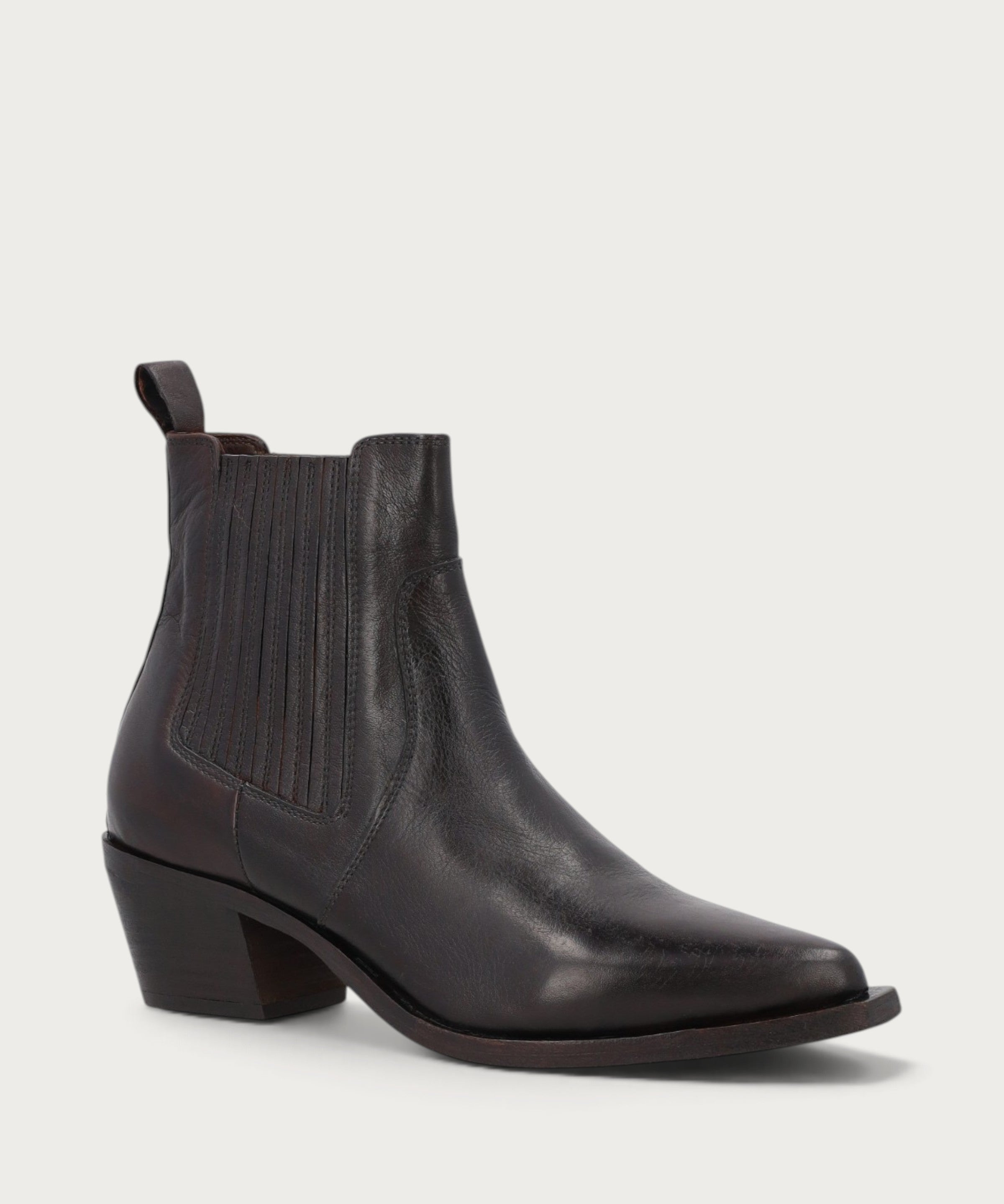 Brown leather Texan ankle boots