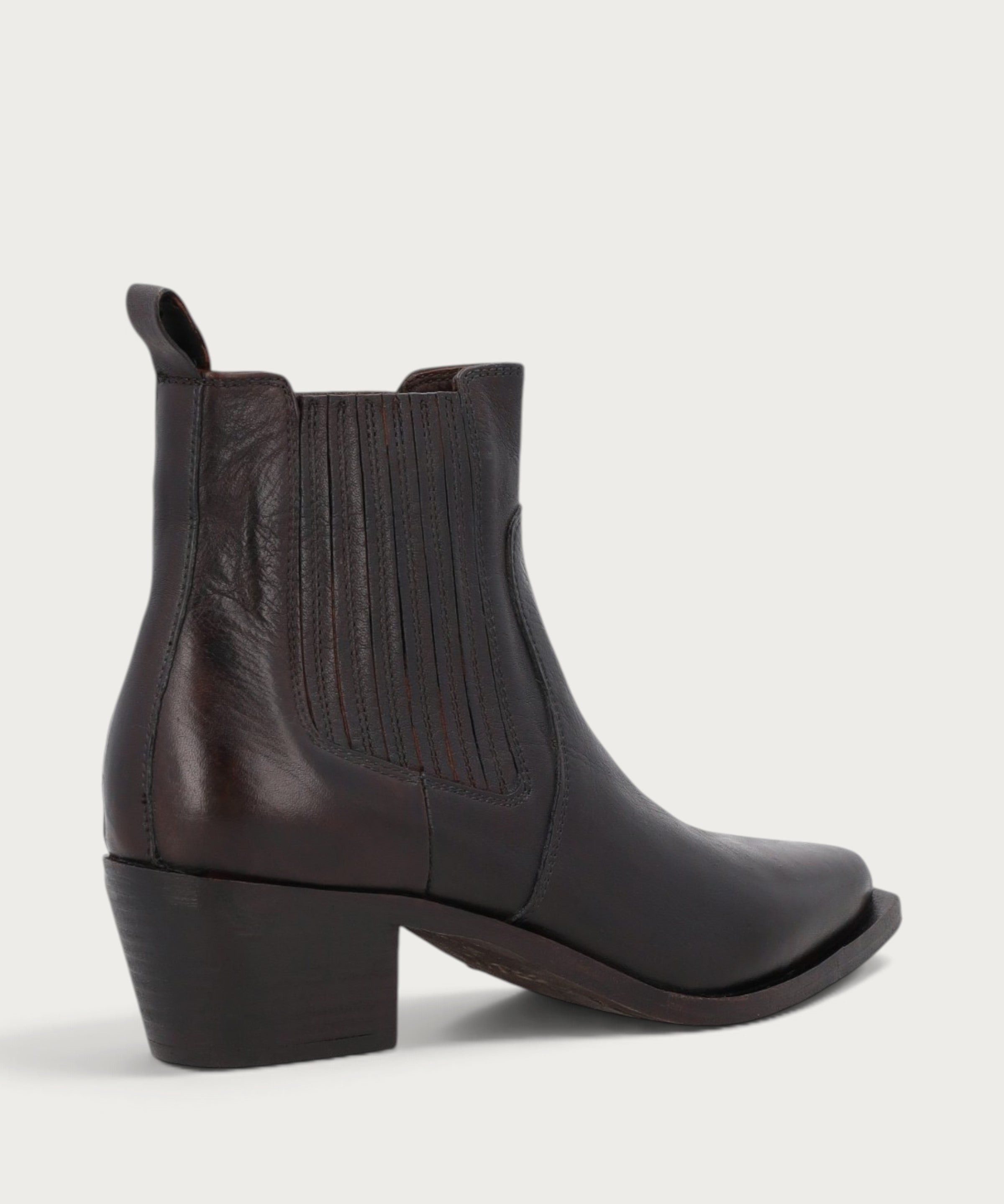 Brown leather Texan ankle boots