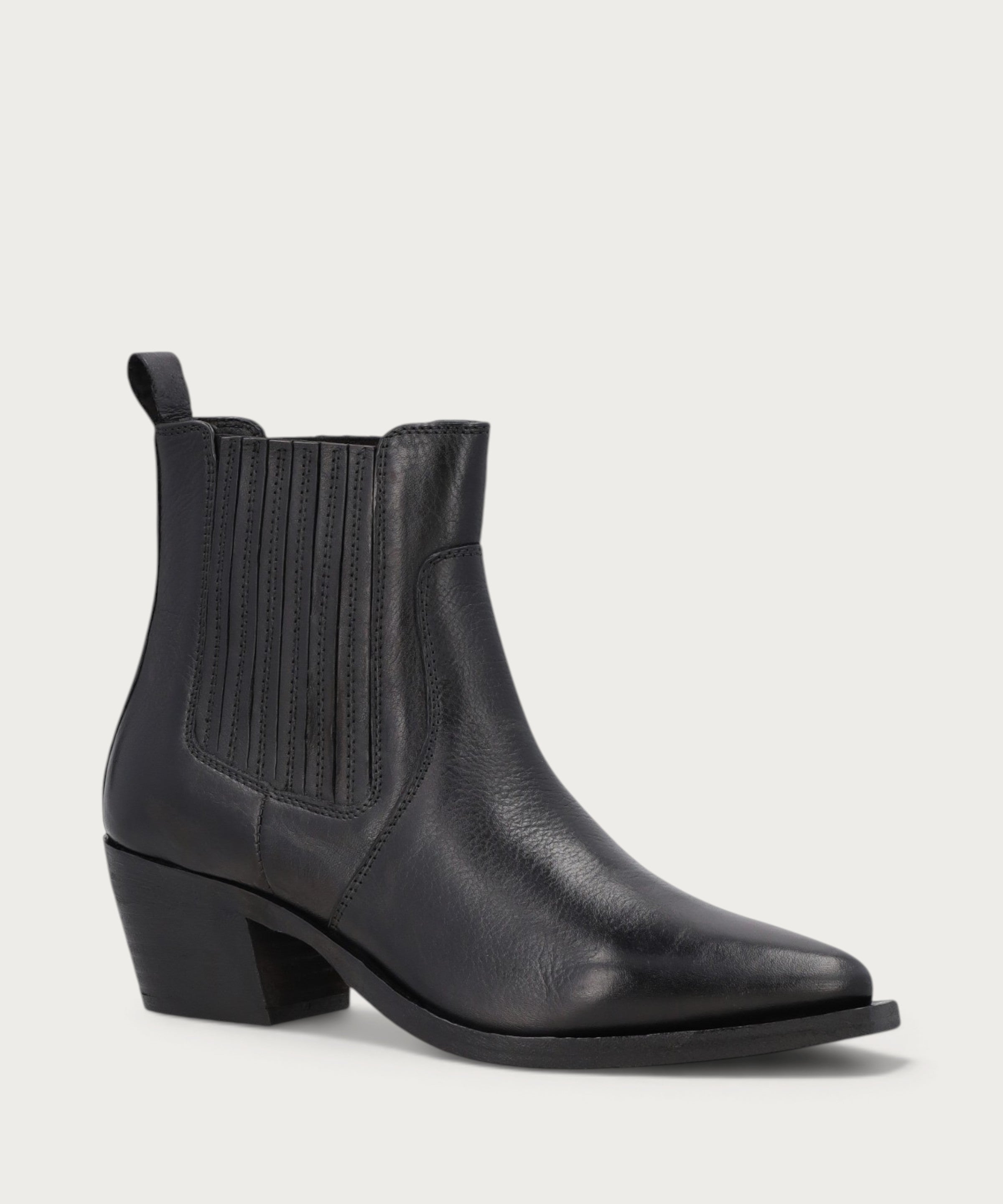 Black leather Texan ankle boots