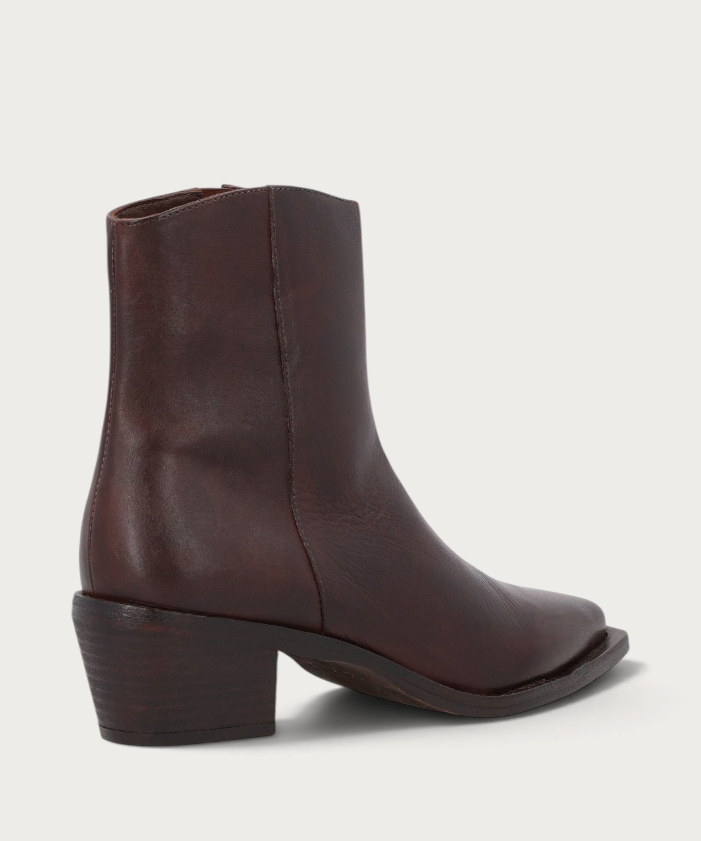 Brown leather Texan ankle boots with zip