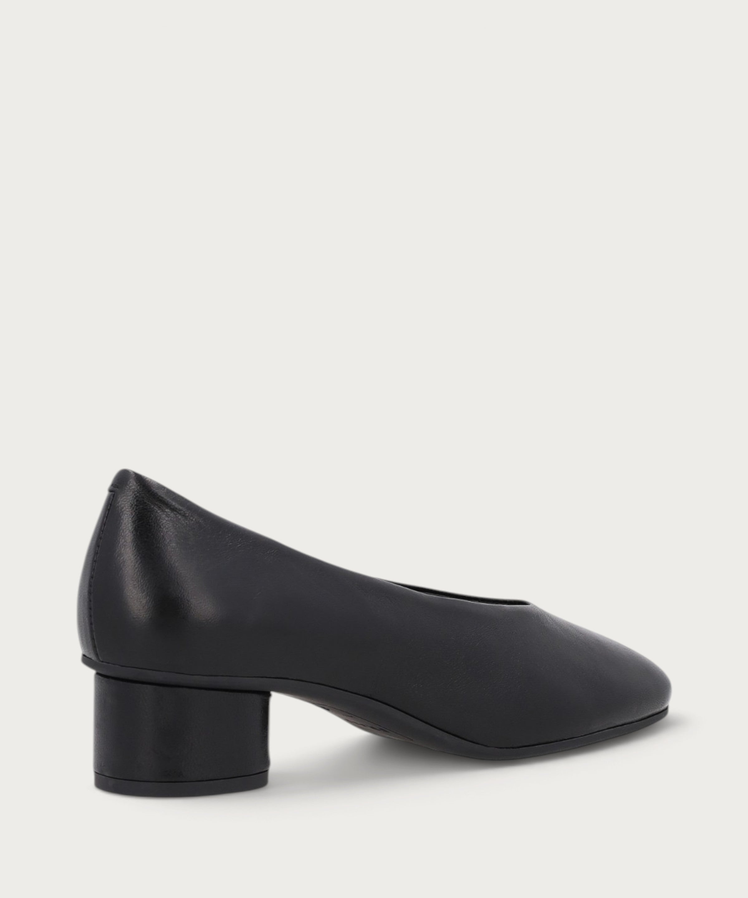 Black leather almond-toe pumps with round heel