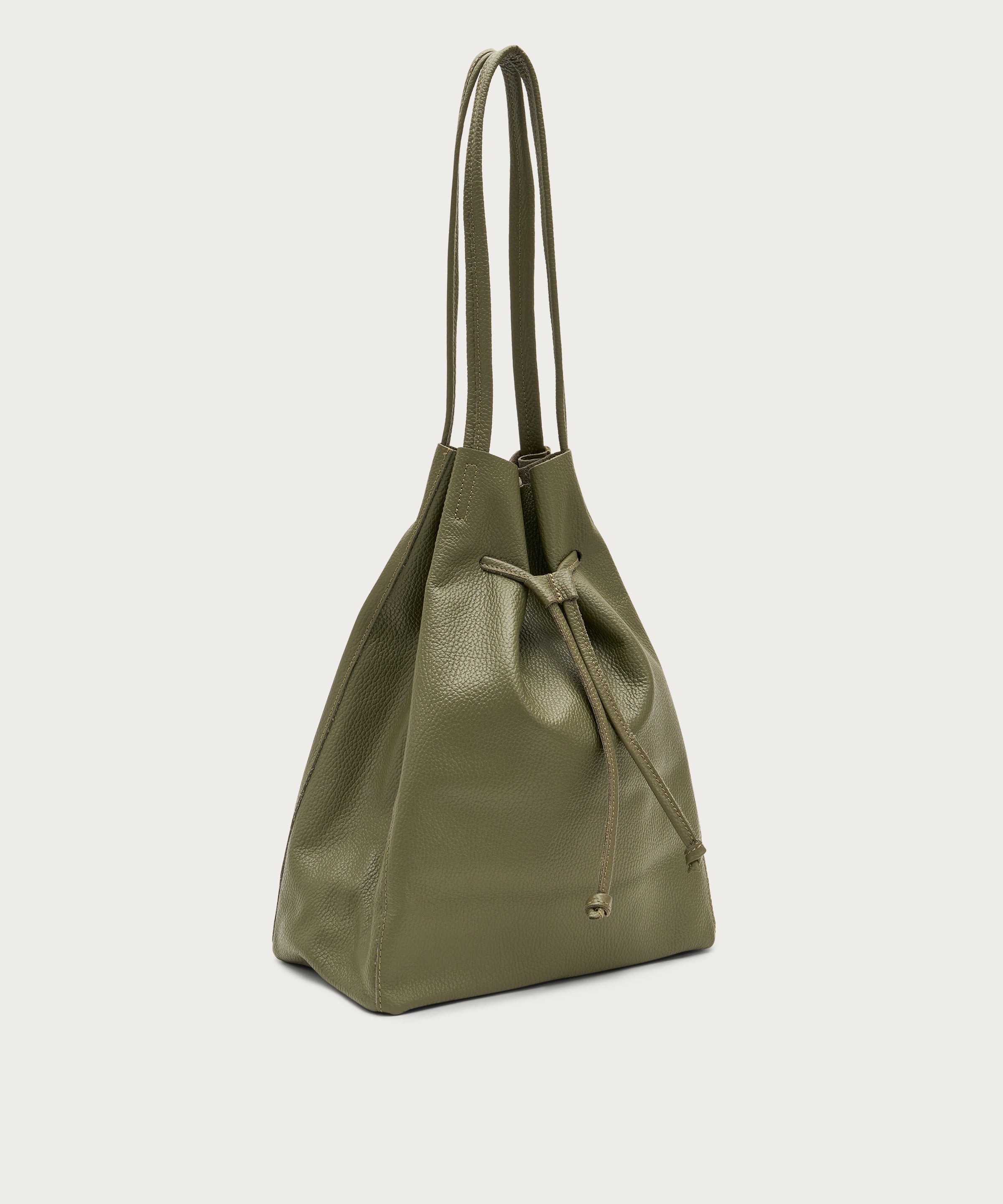 Große Bucket Bag aus weichem Leder in Grun