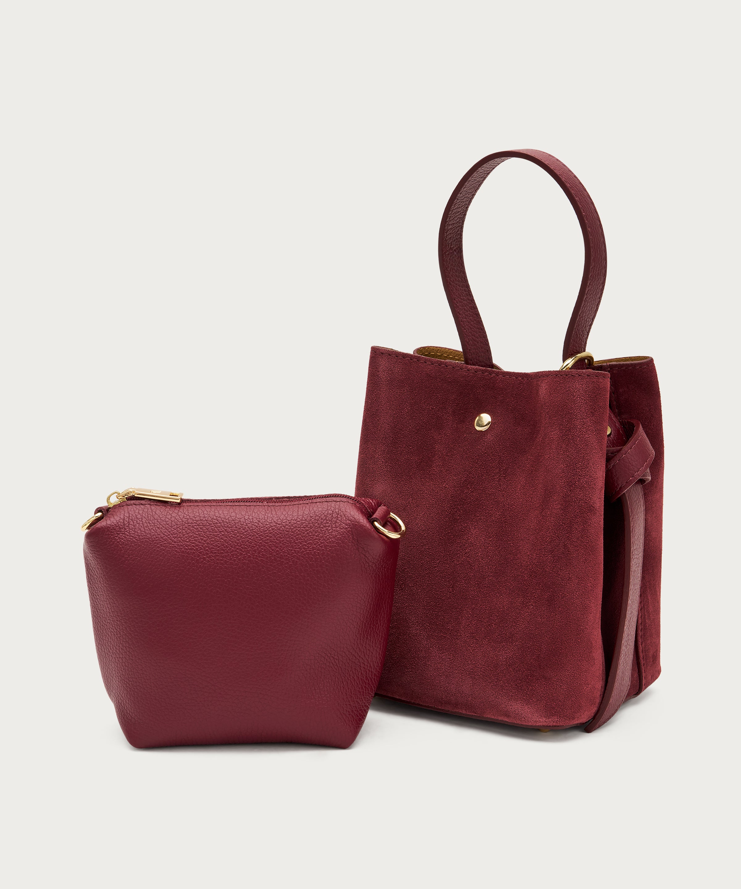 Kleine Bucket Bag aus Veloursleder in Bordeaux
